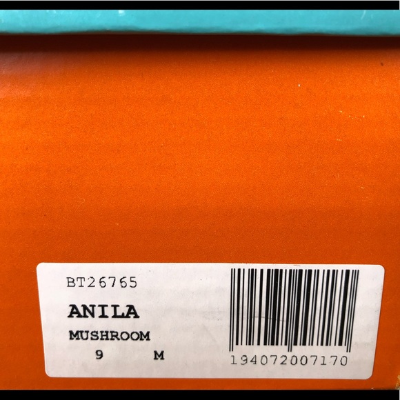 NEW Baretraps Anila Booties - Picture 13 of 15